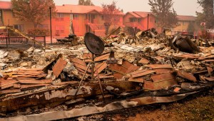 5 cosas: Más víctimas mortales por incendios en costa oeste de EE.UU.