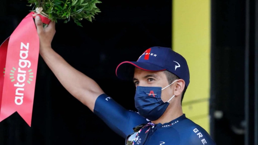Richard Carapaz sube al podio en el Tour de Francia