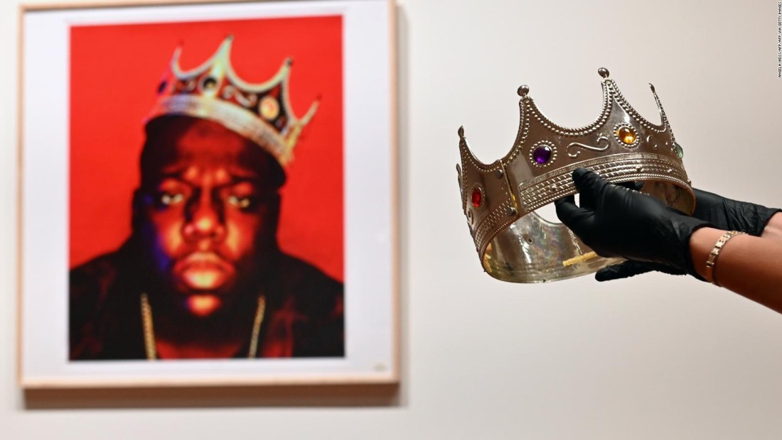 Corona de Notorious B.I.G. se vendió por increíble suma