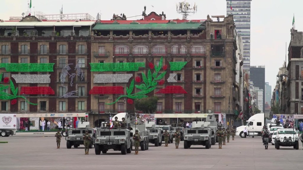 Realizan desfile militar sin público en México