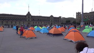 Contingente de Frena llega al Zócalo de Ciudad de México