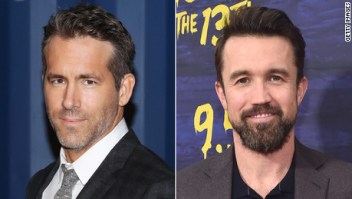 Ryan Reynolds y Rob McElhenney, tras un equipo de fútbol