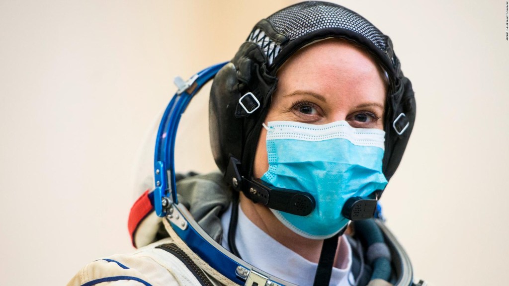 La astronauta Kate Rubins vota sobre el espacio