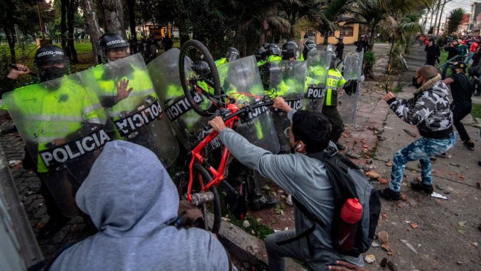 Bogotá vive protestas por muerte de hombre tras presunta brutalidad policial