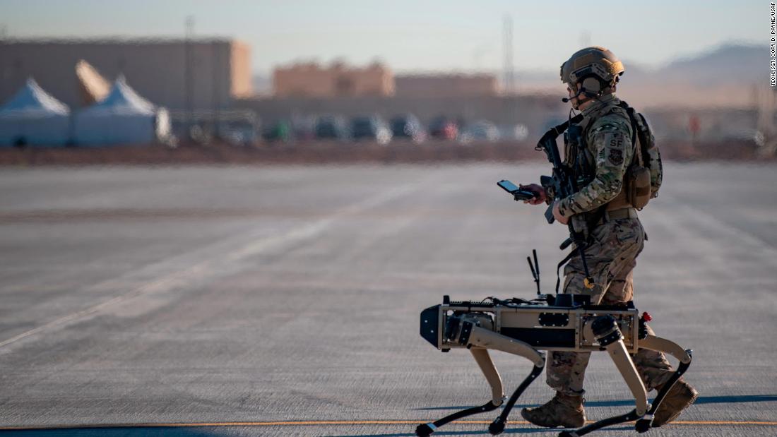 Photo of Perros robot en ejercicios de la Fuerza Aérea de EE. UU. – CNN