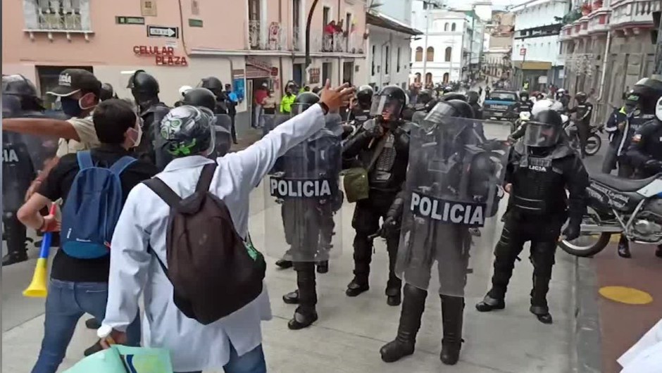 ecuador-protesta-policía