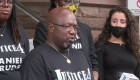 Hombre negro muere sofocado bajo custodia policial