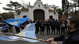 Policías de Buenos Aires protestan frente a Policías de Buenos Aires protestan frente a Quinta de Olivos