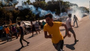 Violentas protestas de migrantes en la isla de Lesbos