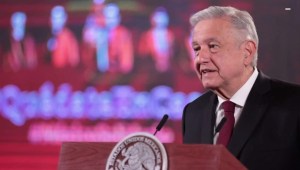 López Obrador a opositores: Llenen el Zócalo varias veces