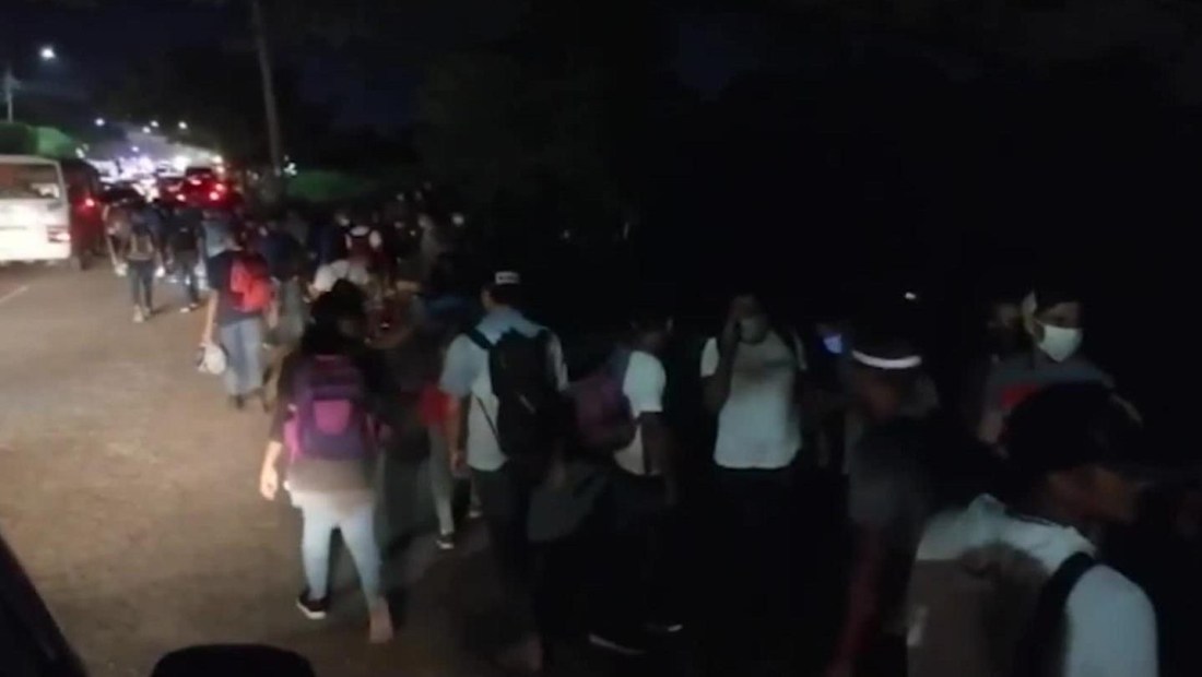 Caravana con cientos de personas parte de Honduras