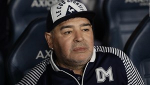 Aíslan a Maradona por posible caso de covid-19 en su entorno