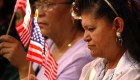 Latinas en EE.UU. se involucran más en política que hombres