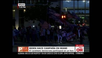 Biden continúa su campaña con un foro en Miami