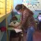Maestra embarazada sigue dando clases en la pandemia a niños indígenas