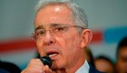 Conceden libertad al expresidente Álvaro Uribe