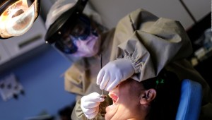 Dentistas están viendo más dientes rotos desde que comenzó la pandemia, descubre por qué