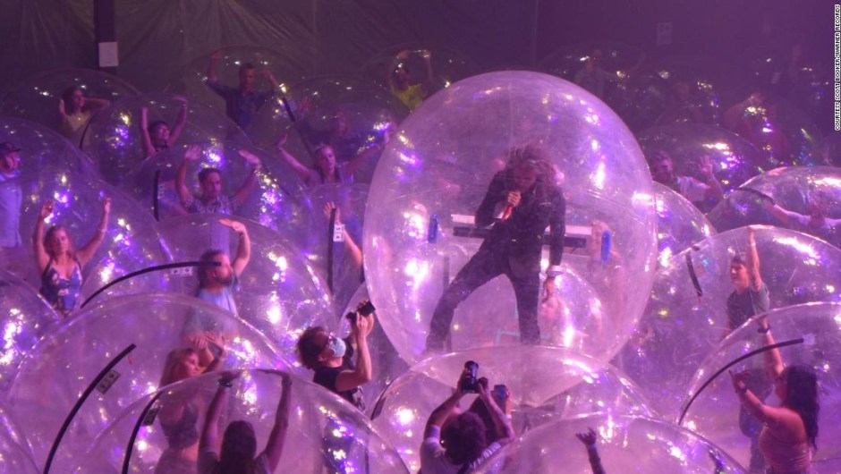 The Flaming Lips y el concierto donde todos gozaron en burbujas gigantes | Noticias de Buenaventura, Colombia y el Mundo