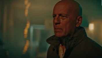 Bruce Willis revive personaje de "Die Hard" en un anuncio