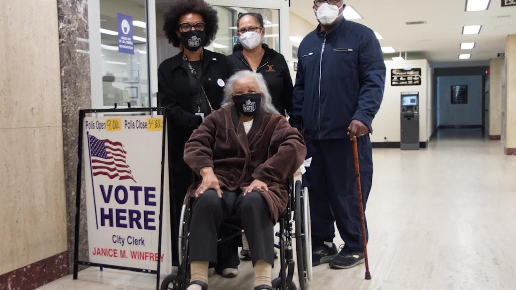 Mujer de 94 años viaja casi 1.000 kilómetros para votar