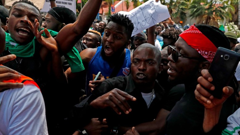 ONU pide investigar abuso policial en protestas en Nigeria