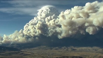 Residentes en Colorado evacúan sus casas por incendios