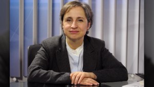 Aristegui narra las dificultades de ser periodista en México