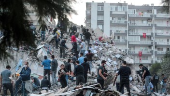Fuerte sismo golpea a Turquía y a Grecia