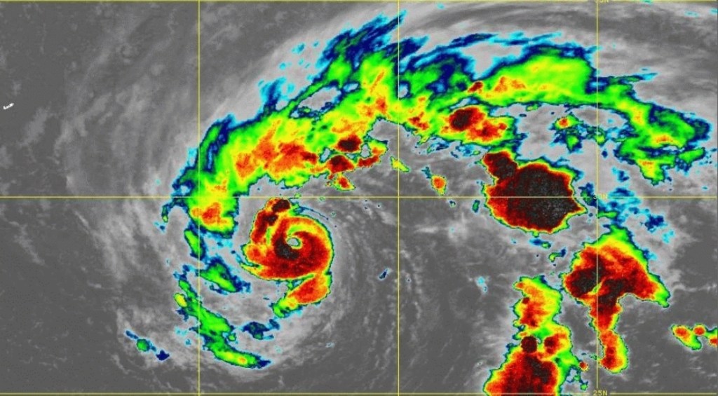 Tormenta Epsilon se fortalece a huracán categoría 1