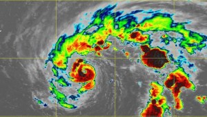 Tormenta Epsilon se fortalece a huracán categoría 1