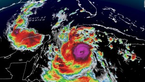El huracán Delta se dirige hacia la costa del Golfo de EE.UU. después de azotar Yucatán en México