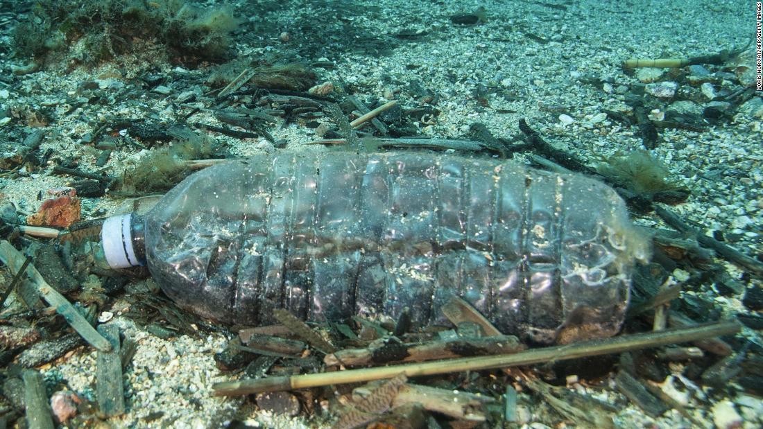 Hay 14 millones de toneladas métricas de plásticos en el fondo marino