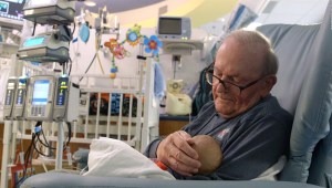 Fallece hombre que cuidaba bebés enfermos en un hospital
