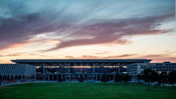 Abre nuevo aeropuerto de Berlín 8 años tarde