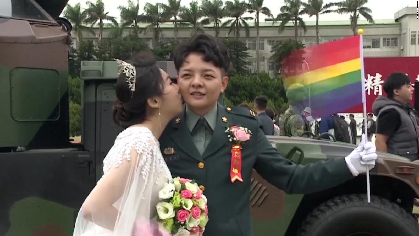 Dos Parejas Homosexuales Dieron El Sí En Una Histórica Boda Militar En Taiwán Durante La