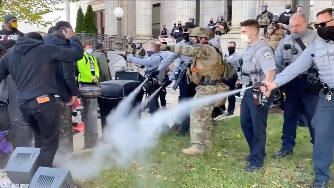 Policía interrumpió marcha de votantes con gas pimienta