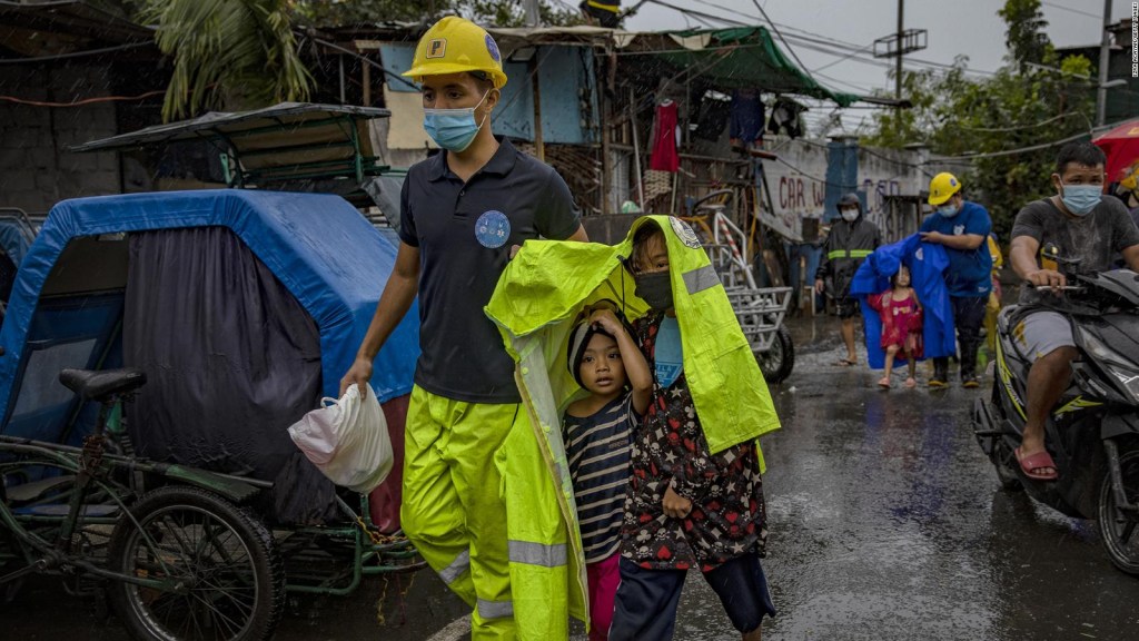 El súper tifón Goni golpea fuerte a Filipinas