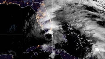 Eta se debilita en su paso hacia la Florida