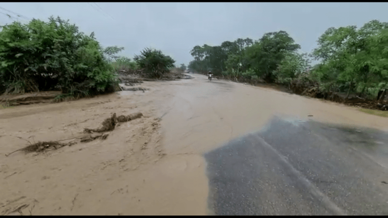 Inundaciones por Iota afectan caminos en Honduras