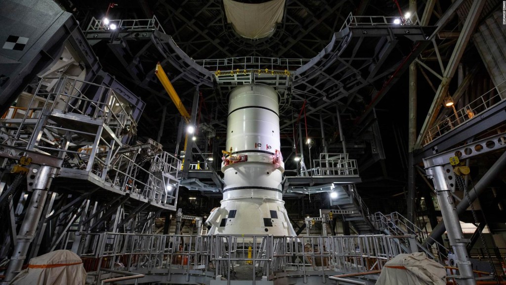 La NASA ha comenzado a construir un cohete para su misión Artemis.