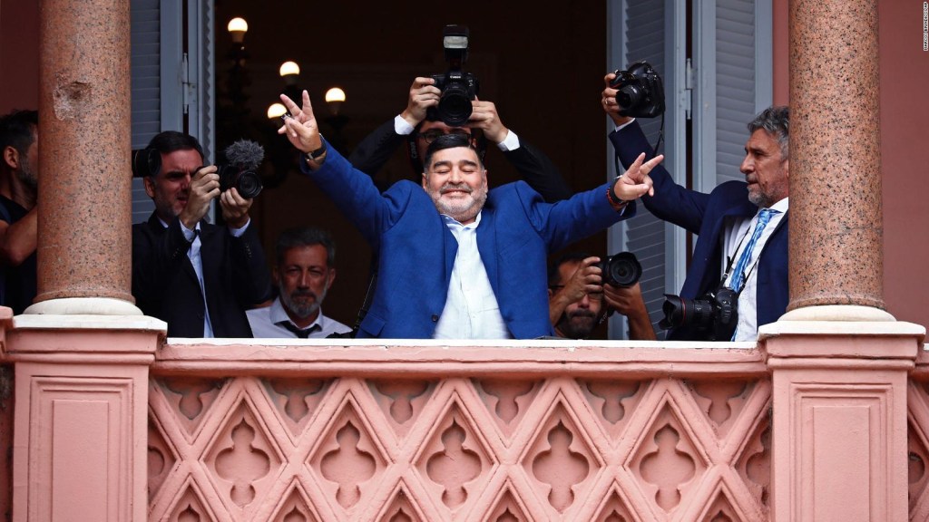 Juan Cruz: "Con muerte de Maradona nace otra Eva Perón"