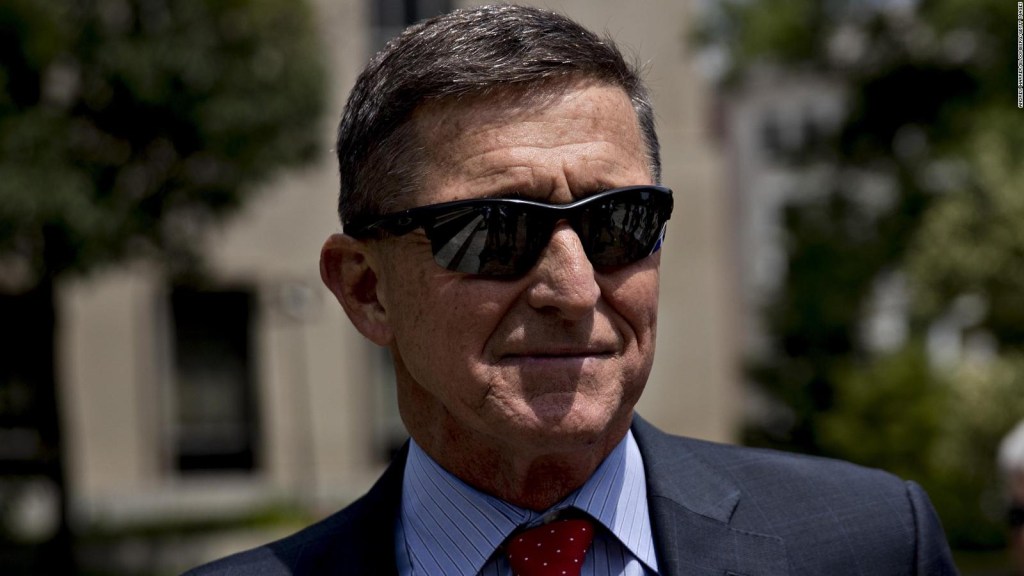Flynn, quien se había declarado culpable de mentir al FBI, recibe indulto de Trump