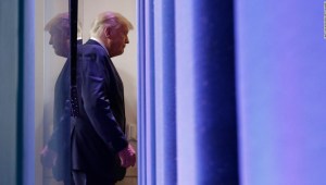 ANÁLISIS | La asombrosa abdicación del liderazgo de Trump se produce mientras la pandemia empeora