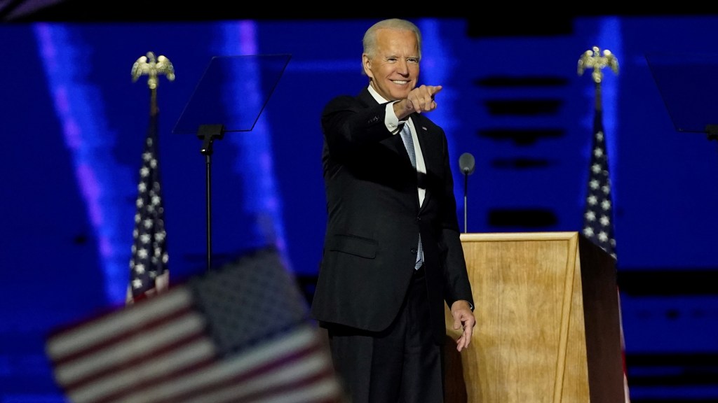 Biden envía un mensaje de fe a las víctimas de covid-19