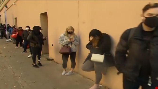 Frustration by lines of up to a day for a covid-19 test in New York |  Video