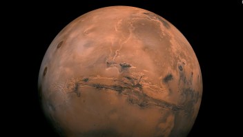 Revelan posible existencia de vida bajo tierra en Marte