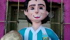Artesanos mexicanos inmortalizan a Maradona con piñata