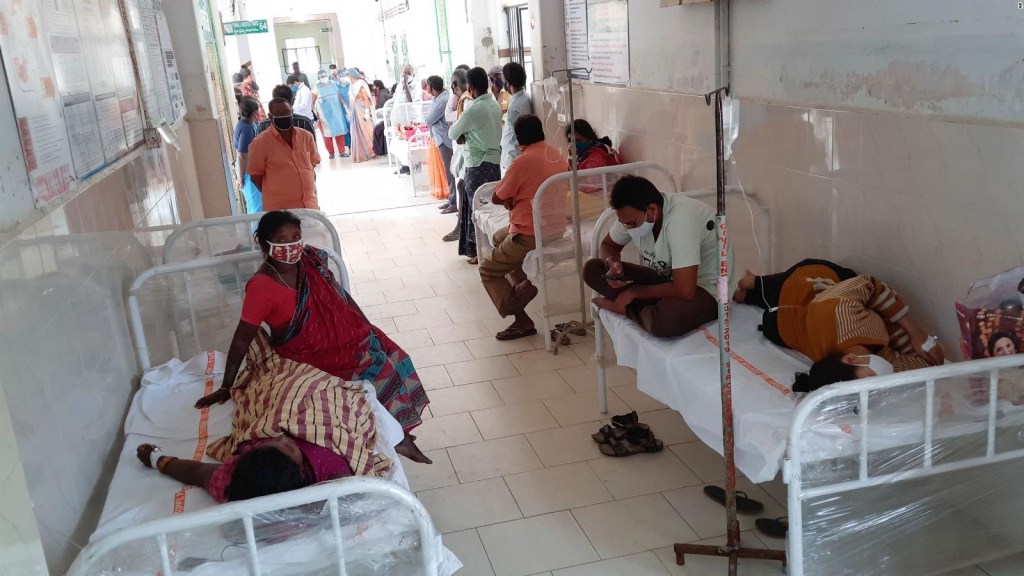 Más hospitalizados por misteriosa enfermedad en la India
