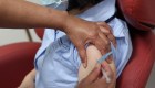 Enfermero explica aplicación de vacuna Pfizer-BioNTech