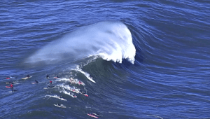 Surfistas aprovecharon olas "gigantes" en California